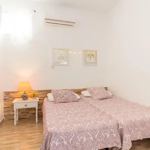 https://villa-in-miraflores-del-palo.1costadelsol.com